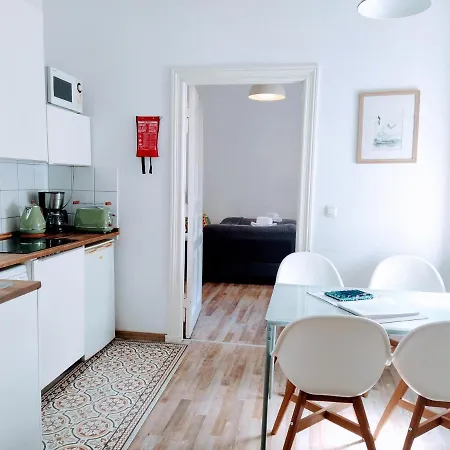 2 Bedroom Flat For Families & Calm Guests *